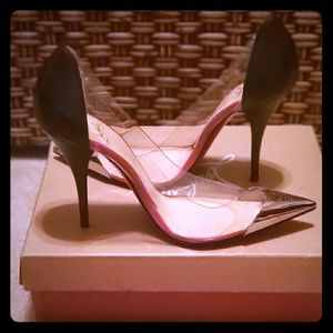 Authentic Christian Louboutin Pump (used)